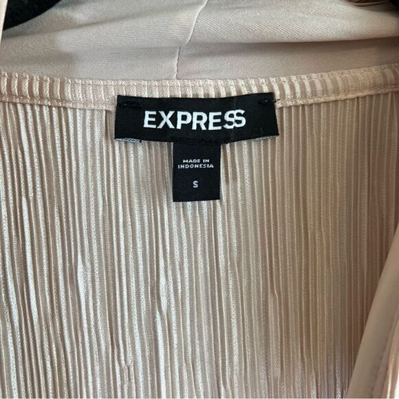 ✨ Express Women’s Champagne Crinkle Front Knot Top Small - Picture 3 of 11